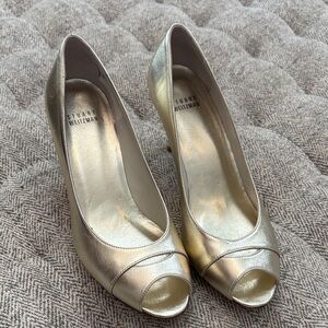 Stuart Weitzman gold heels size 8 M